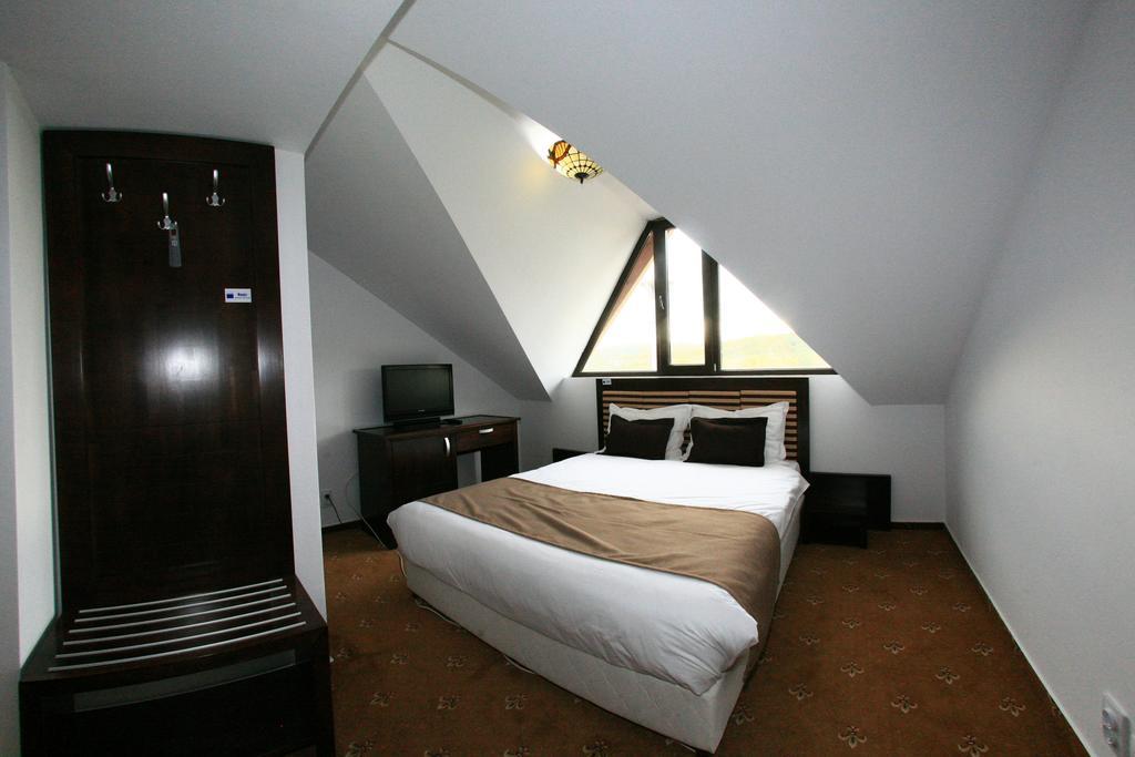 Pensiunea Clasic Curtea de Argeş Chambre photo