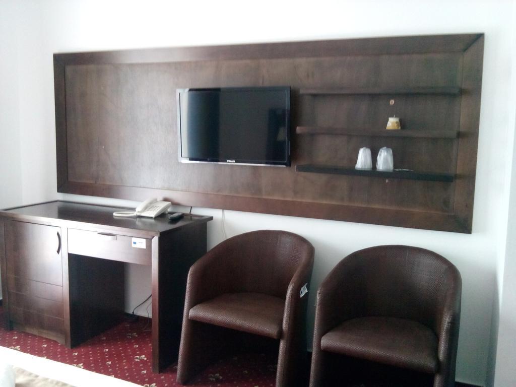 Pensiunea Clasic Curtea de Argeş Extérieur photo